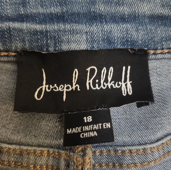 Distressed Blue Ribkoff Jeans With Sparkle! - Picture 2 of 4